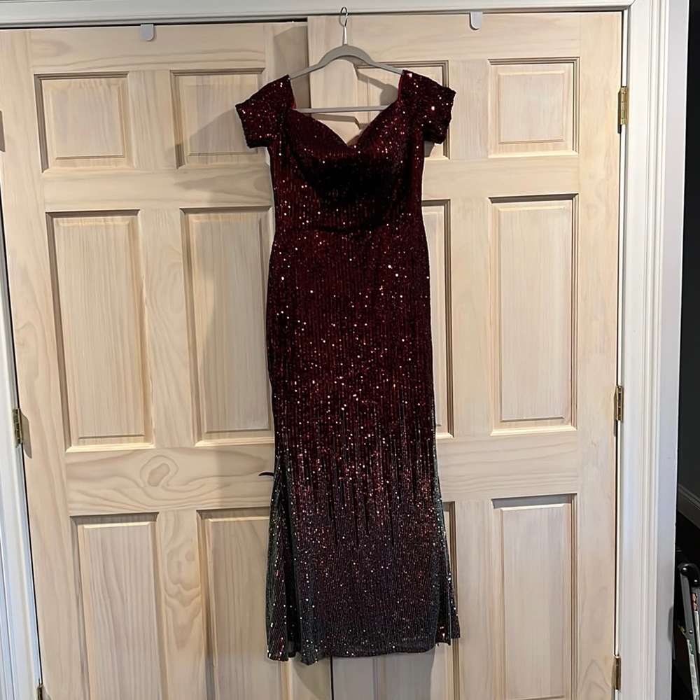 Maroon, sequins dress size large new never wore